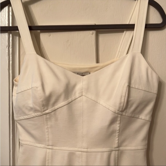 White elegant dress - Picture 1 of 7
